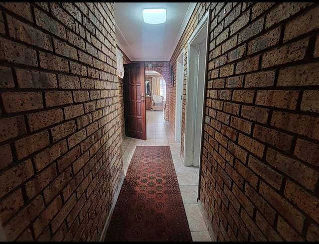 5 BEDROOM HOUSE FOR SALE IN BEACON ROCKS